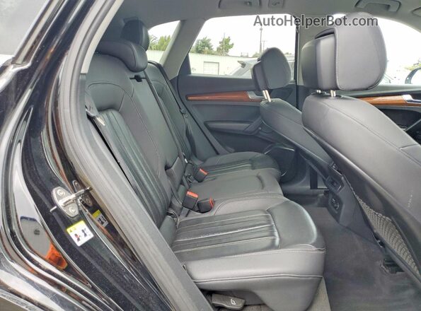 WA1AAAFY9M2009241 2021 AUDI Q5 Black Vista del compartimento del motor