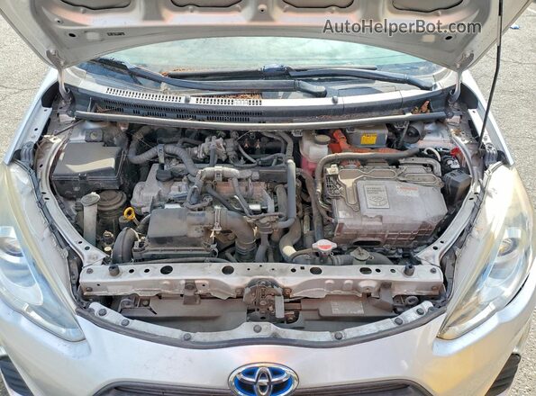 JTDKDTB33G1115976 2016 TOYOTA PRIUS Silver Widok komory silnika