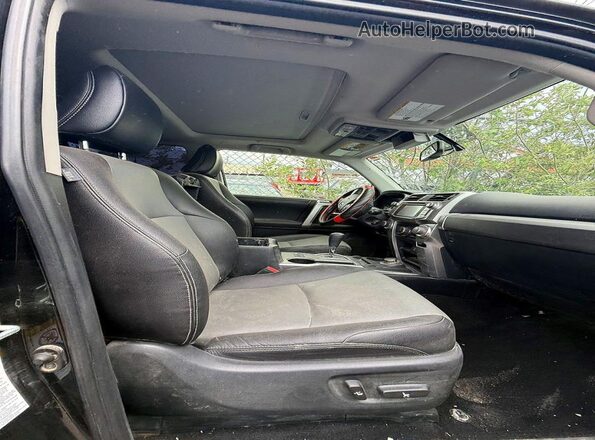 JTEBU5JR3J5536724 2018 TOYOTA 4RUNNER Black Widok z tyłu