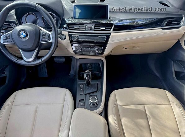 WBXJG7C0XL5P55560 2020 BMW X1 Gray Vista del cuadro de instrumentos