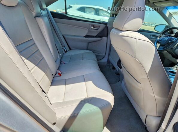 4T1BK1FK2GU571098 2016 TOYOTA CAMRY Silver Vista interior trasera