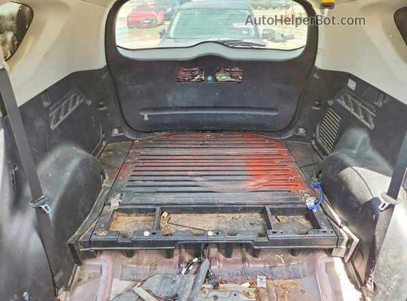 2T3RFREV3HW613770 2017 TOYOTA RAV4 Black Rear interior view