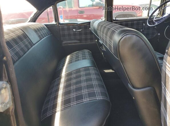 B57L129350 1957 CHEVROLET BEL Черный Вид задней части салона