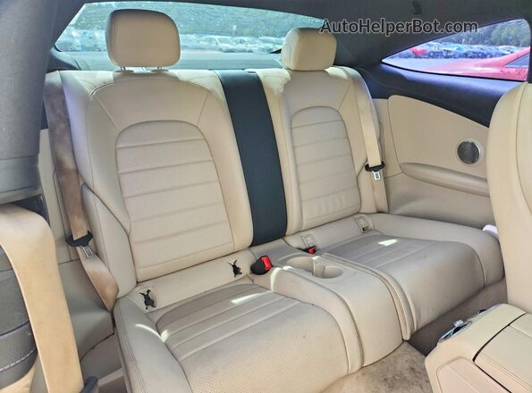 WDDWJ4JB8HF407383 2017 MERCEDES-BENZ C-CLASS White Սալոնի հետևի տեսք