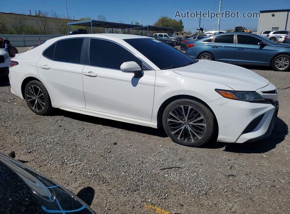 4T1B11HK3JU094611 2018 TOYOTA CAMRY White Widok z przodu