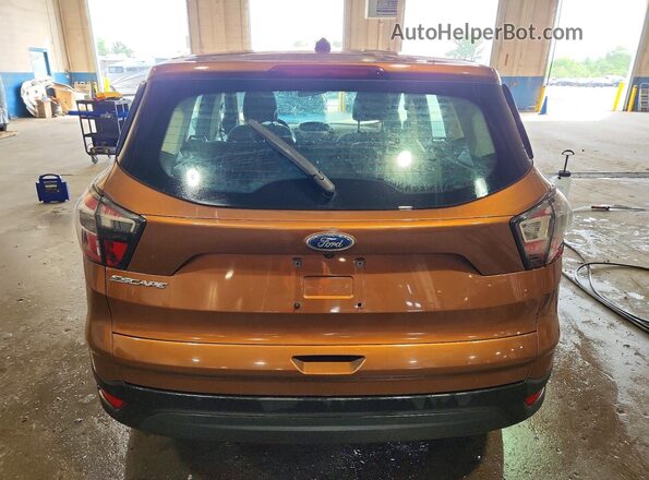 1FMCU0F70HUA60544 2017 FORD ESCAPE Orange Вид салону спереду
