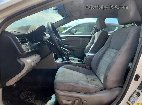 4T1BD1FK8HU217467 2017 TOYOTA CAMRY Белый Вид панели приборов