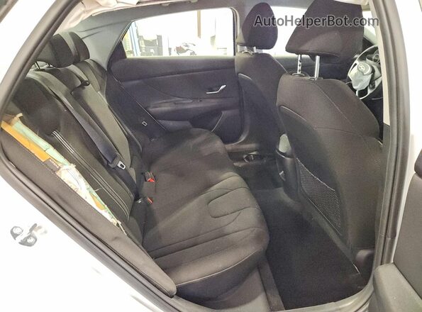 KMHLS4DG7SU988021 2025 HYUNDAI ELANTRA White Vista interior trasera