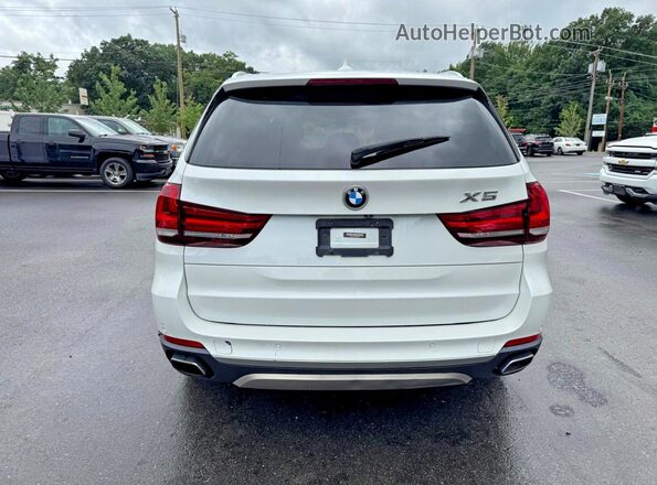 5UXKT0C55J0W02707 2018 BMW X5 White Вид задніх сидінь