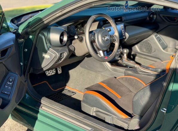 JF1ZNBM17S8750724 2025 TOYOTA GR86 Green Engine compartment view