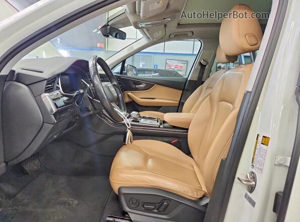 WA1LXAF76LD002569 2020 AUDI Q7 White Вид панелі приладів
