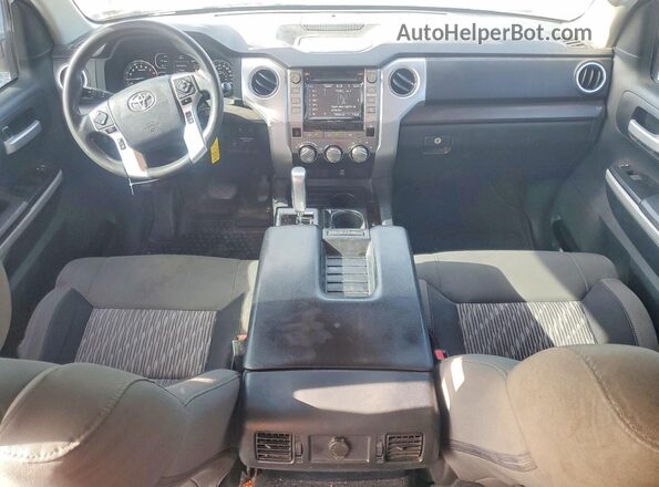 5TFEY5F17JX232566 2018 TOYOTA TUNDRA White Widok zestawu wskaźników