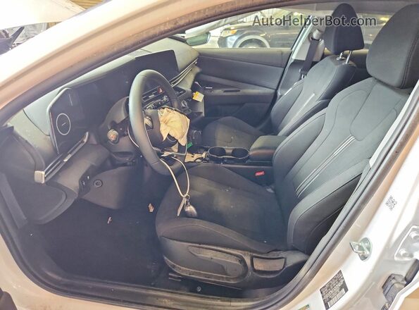 KMHLS4DG7SU988021 2025 HYUNDAI ELANTRA White Vista del salpicadero
