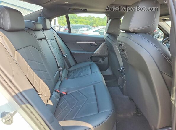 WBA43FJ04VCY26430 2027 BMW 5 SERIES White Вид задньої частини салону