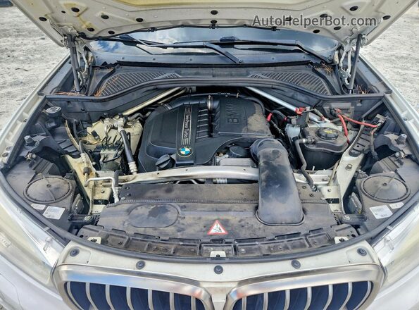 5UXKU0C53G0F92297 2016 BMW X6 White Widok naklejki z numerem VIN