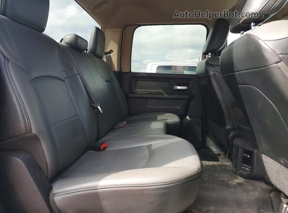 3C6UR5CJ4KG512584 2019 RAM 2500 White Vista interior trasera