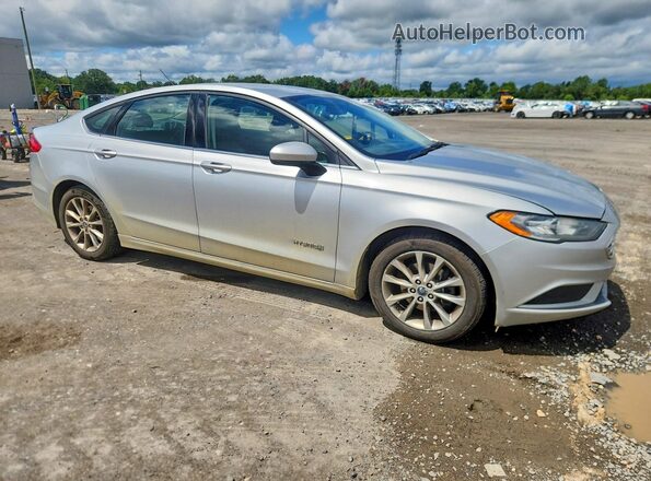 3FA6P0LU6HR381178 2017 FORD FUSION Silver Вид спереду