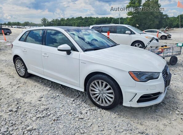 WAUTPBFF9GA063311 2016 AUDI A3 White Front view