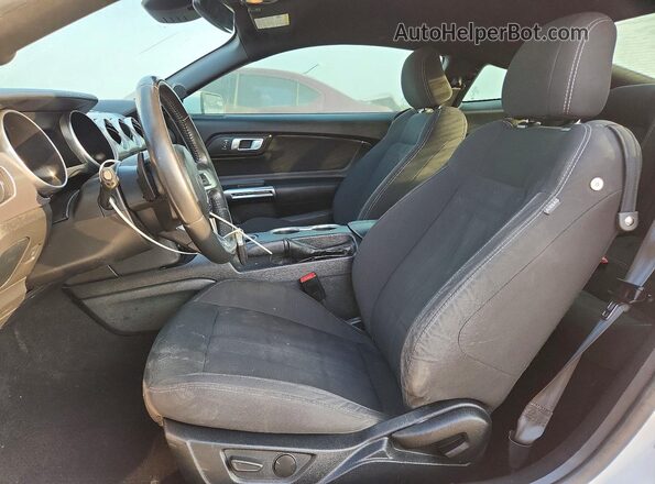 1FA6P8TH7L5158404 2020 FORD MUSTANG White Widok deski rozdzielczej