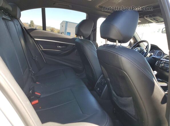 WBA8E1C57HK895095 2017 BMW 3 SERIES Silver Widok wnętrza z tyłu