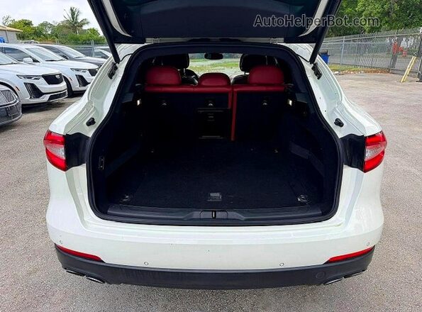 ZN661XUA6JX292117 2018 MASERATI ALL OTHER White Вид салону спереду