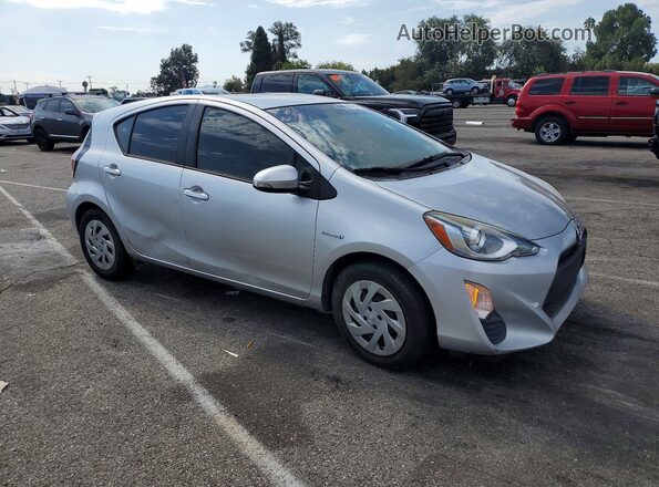 JTDKDTB33G1115976 2016 TOYOTA PRIUS Silver Widok z przodu
