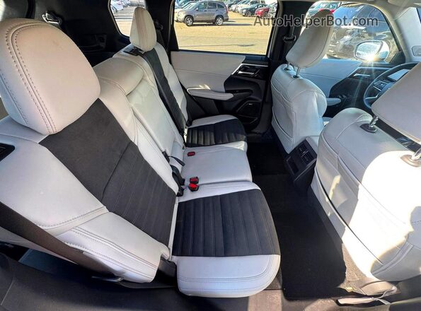 JA4J4VA88SZ021889 2025 MITSUBISHI OUTLANDER White უკანა ხედი