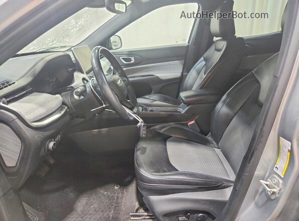 3C4NJDBN9PT564519 2023 JEEP COMPASS Серебряный Вид панели приборов
