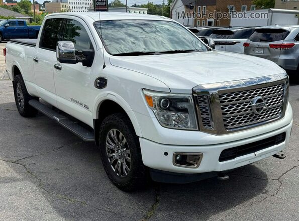 1N6BA1F41HN519978 2017 NISSAN TITAN White Widok z przodu
