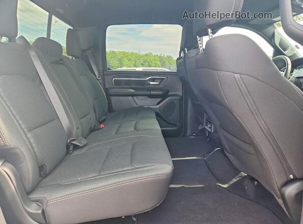 3C6SRFFP9T4159288 2026 RAM 1500 White Vista interior trasera