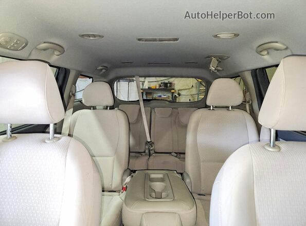 KNDMB5C19G6178073 2016 KIA SEDONA Silver Widok wnętrza z tyłu