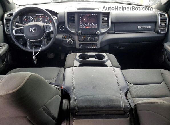 1C6RREBT6NN218964 2022 RAM 1500 Серебряный Вид щитка приборов