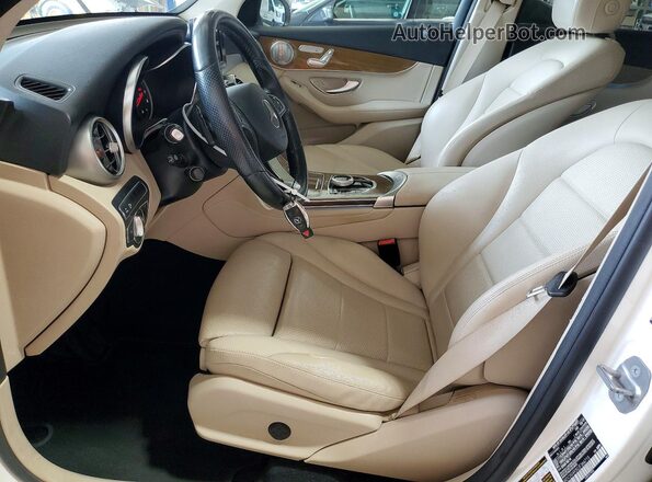 WDC0G4KB2JF366715 2018 MERCEDES-BENZ GLC-CLASS White Vista del salpicadero