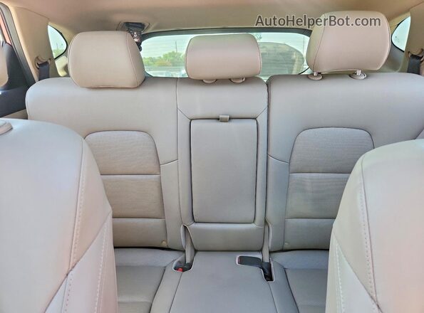KM8J33A23JU790607 2018 HYUNDAI TUCSON Red Rear interior view