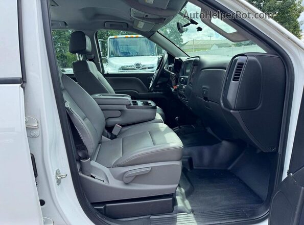 1GCVKNEH4JZ255873 2018 CHEVROLET SILVERADO Белый Вид задней части салона