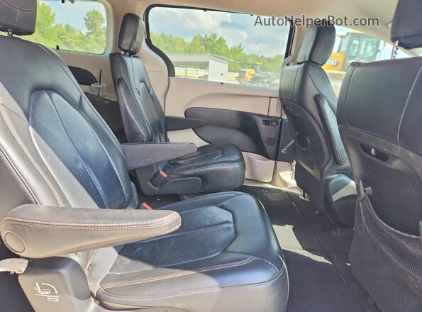 2C4RC1BG3JR233845 2018 CHRYSLER PACIFICA Silver Вид підкапотного простору