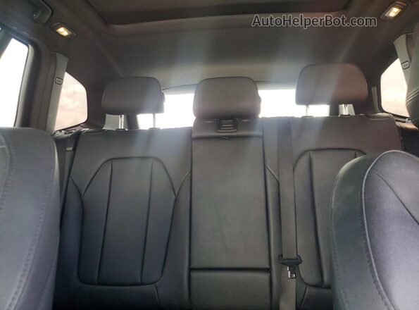 5UXTY3C09L9B62388 2020 BMW X3 White Вид задньої частини салону