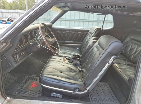9Y89A843781 1969 LINCOLN CONTINENTA Silver Front interior view