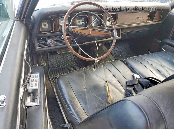 9Y89A843781 1969 LINCOLN CONTINENTA Silver Dashboard view