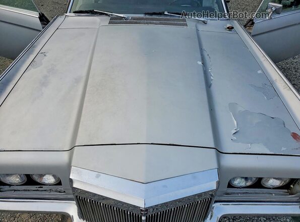 9Y89A843781 1969 LINCOLN CONTINENTA Silver Rear interior view