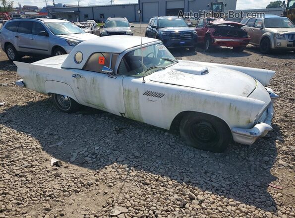 A7KG174051 1957 FORD UNKNOWN Белый Передняя правая четверть