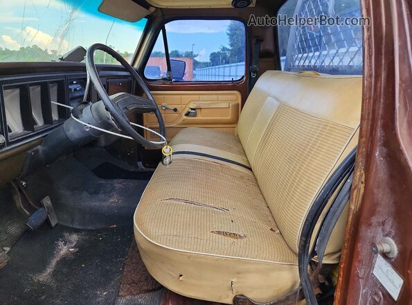 F15GUEE3653 1979 FORD F100 Бордовый Вид салона спереди