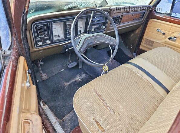 F15GUEE3653 1979 FORD F100 Бордовый Вид панели приборов