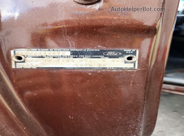 F15GUEE3653 1979 FORD F100 Бордовый Вид подкапотного пространства