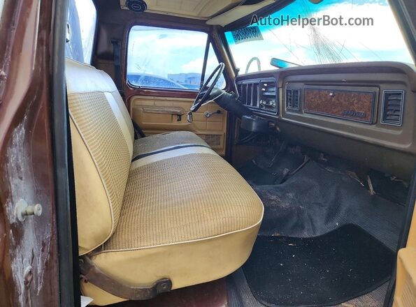F15GUEE3653 1979 FORD F100 Бордовый Вид задних сидений