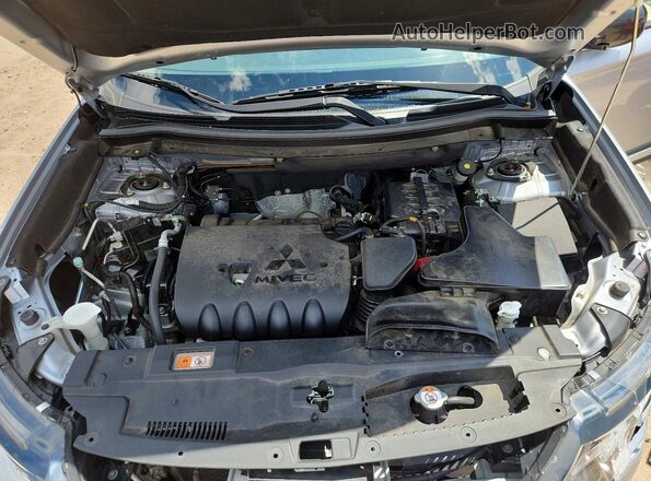 JA4AD2A32HZ014996 2017 MITSUBISHI OUTLANDER Silver Widok komory silnika