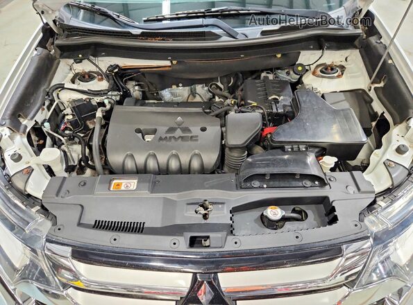 JA4AD2A33HZ000511 2017 MITSUBISHI OUTLANDER White Engine compartment view