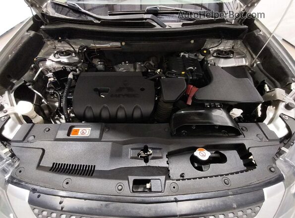JA4AD3A33LZ004119 2020 MITSUBISHI OUTLANDER Silver ძრავის განყოფილების ხედი