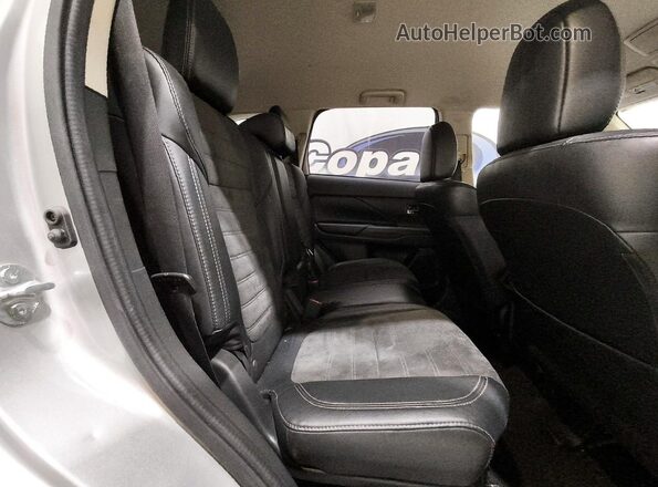JA4AD3A33LZ004119 2020 MITSUBISHI OUTLANDER Silver უკანა სალონის ხედი