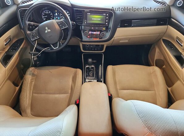 JA4AD3A36HZ048977 2017 MITSUBISHI OUTLANDER Белый Вид панели приборов
